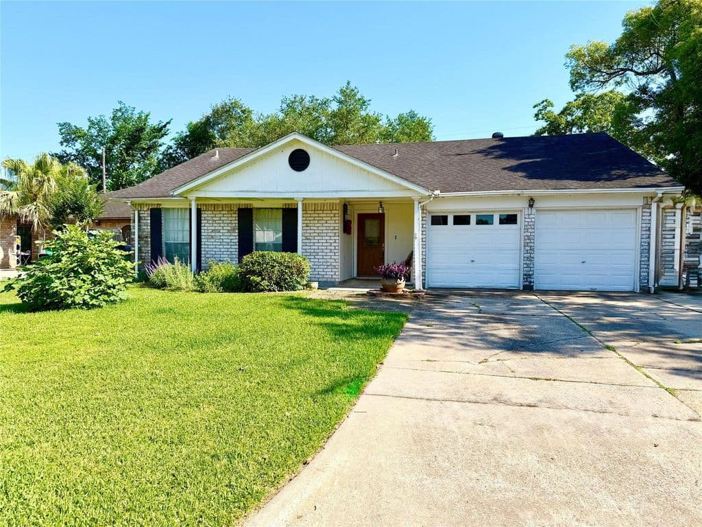 Understanding HOA Deed Restrictions in Greater Houston & Coastal Texas