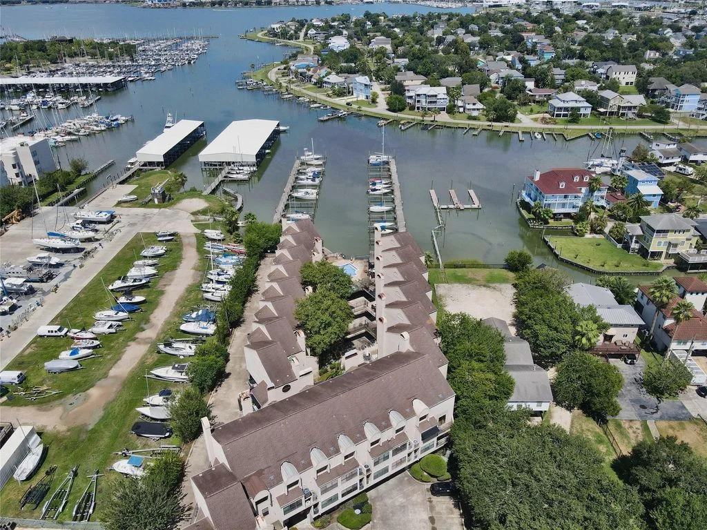 1140 Marina Bay Dr #104A, Kemah